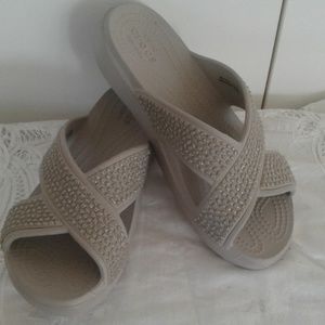 Crocs light taupe slides